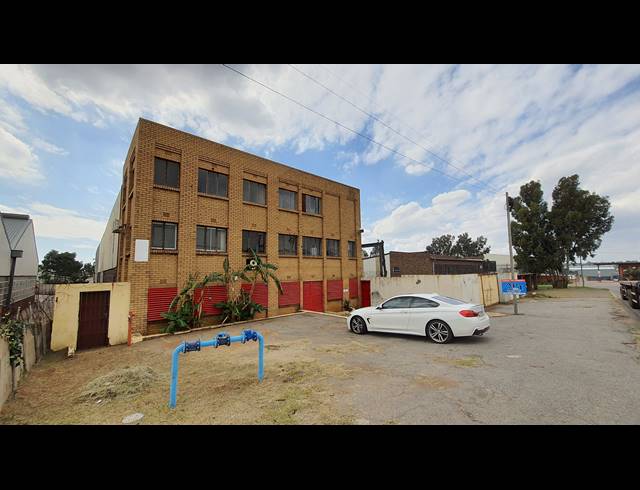 1,850M² WAREHOUSE FOR SALE IN CHLOORKOP